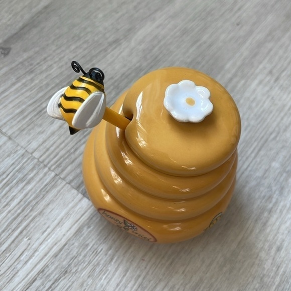 Honey Miel Beehive Honey Jar with Lid and Bee Dipper - Picture 2 of 8